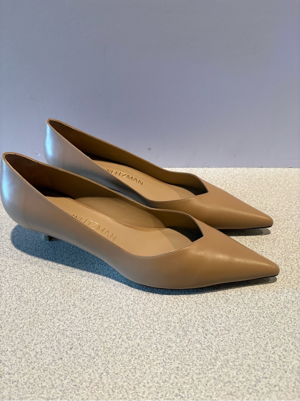 Stuart Weitzman EvaTan Leather Pointed Toe Kitten Heel Pumps 9.5M like new